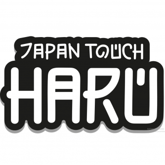 Logo de la Japan Touch Haru. Sur fond blanc, un gros contours noir entoure un texte lui aussi écrit en blanc. Les caractères sont designés pour ressembler un peu à des kanjis. Le texte indique "Japan Touch Haru". Les mots "Japan Touch" sont légèrement plus petits que le mot "Haru", placé au centre de l'image.